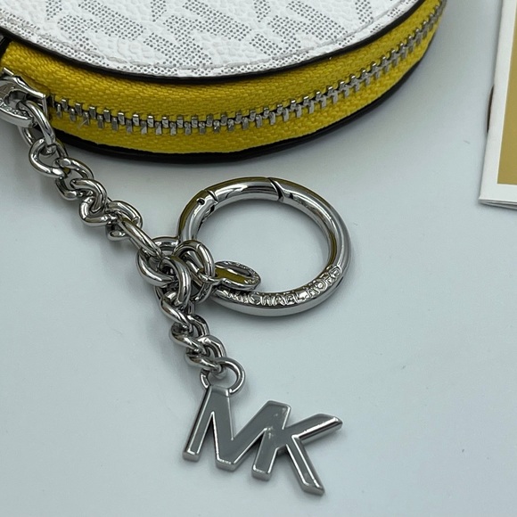 Michael Kors Jet Set Round Coin Pouch Key Ring - Picture 4 of 8